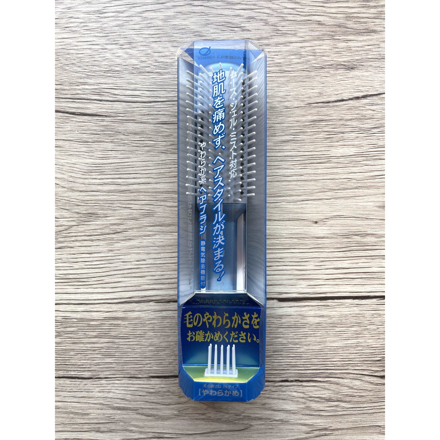 Antistatic Function Soft Hairbrush Blue (Made in Japan) - Just £9.99! Shop now at JAPAN PLAZA UK