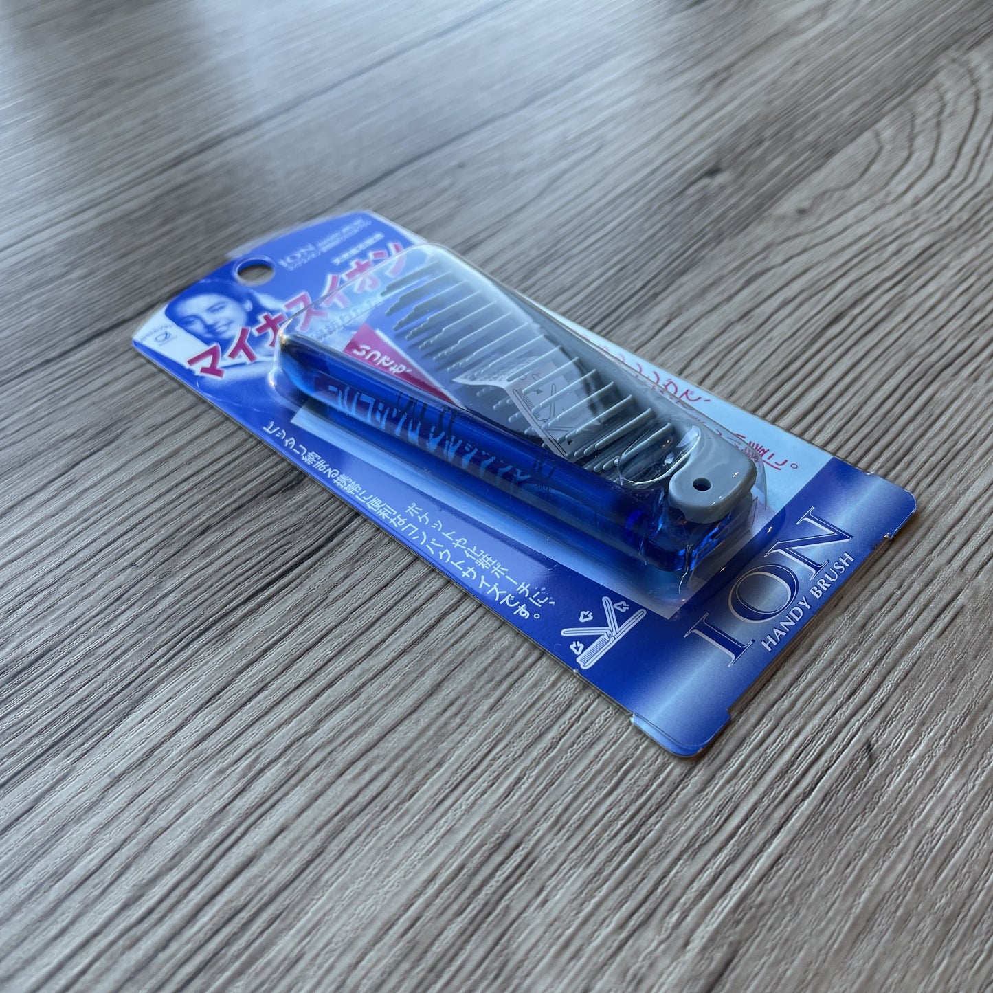Negative Ions Slim Hairbrush (Made in Japan) - Just £5.90! Shop now at JAPAN PLAZA UK