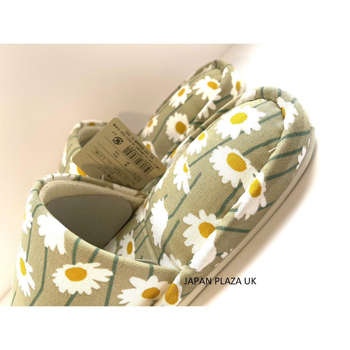 Woman Slippers with Daisy Pattern (Made in Japan) - Just £15.90! Shop now at JAPAN PLAZA UK