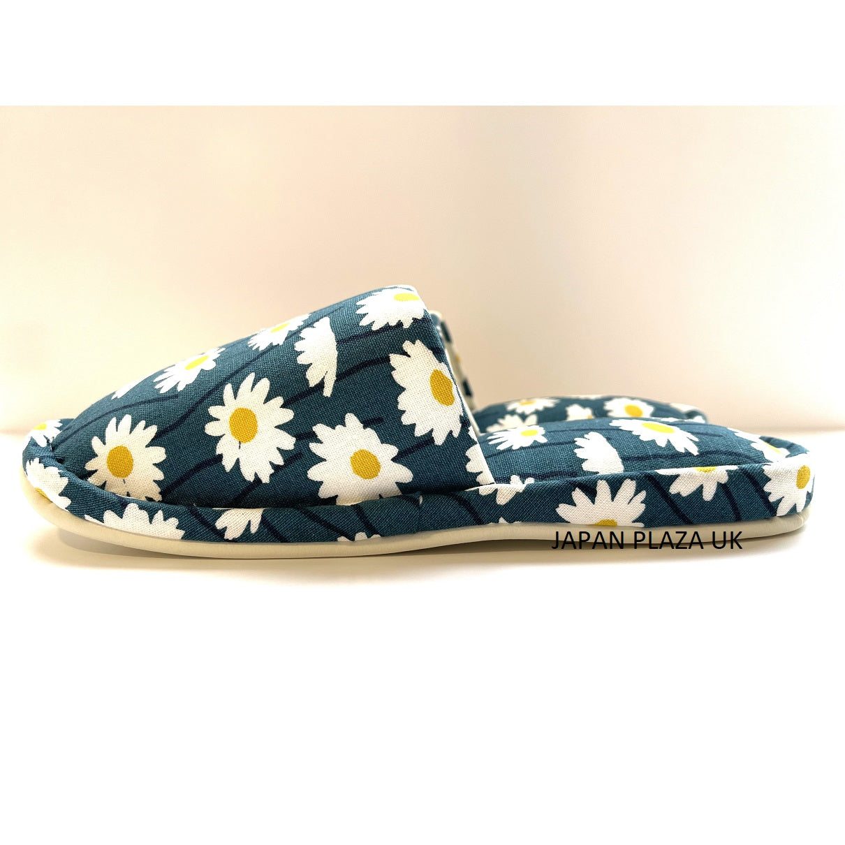 Woman Slippers with Daisy Pattern (Made in Japan) - Just £15.90! Shop now at JAPAN PLAZA UK
