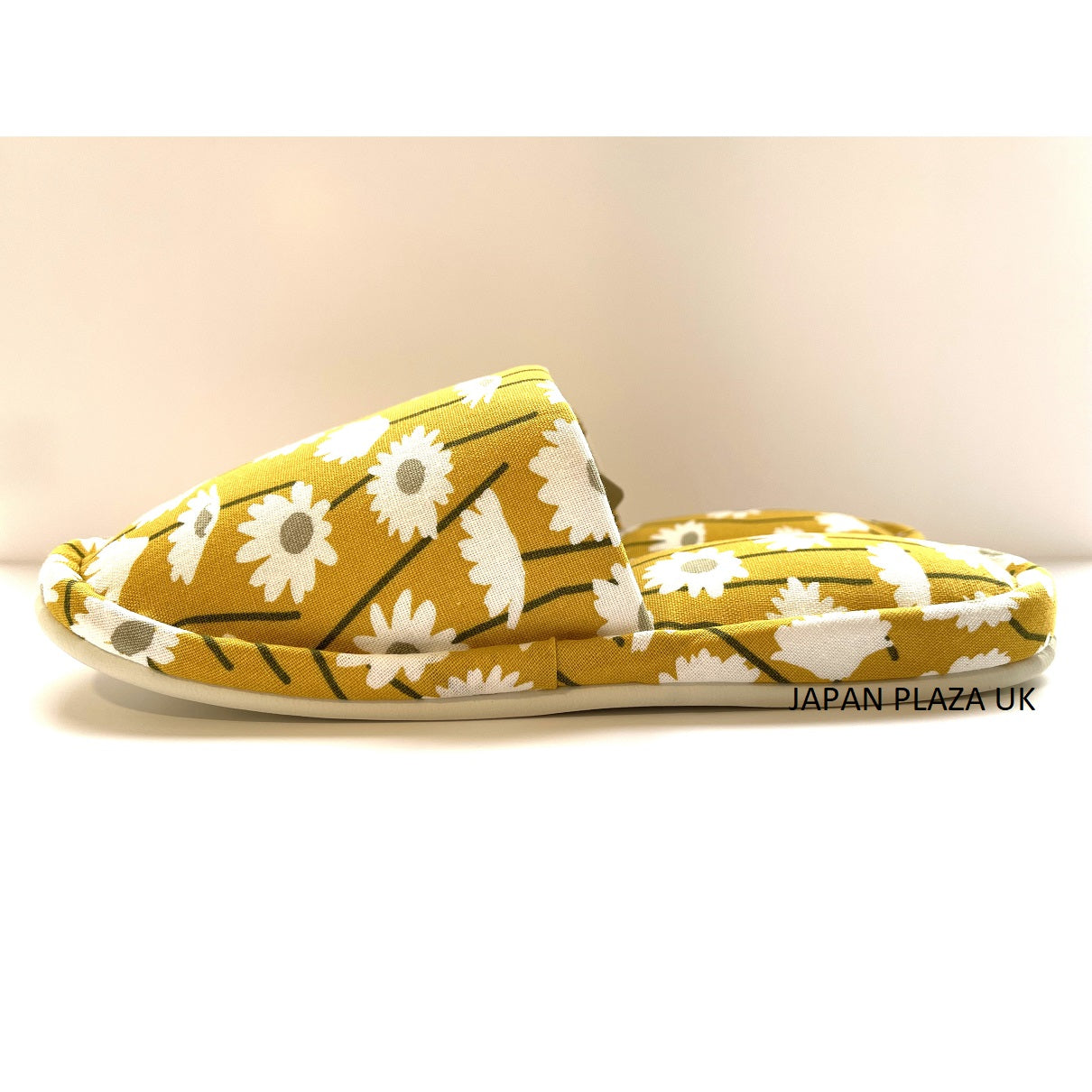 Woman Slippers with Daisy Pattern (Made in Japan) - Just £15.90! Shop now at JAPAN PLAZA UK