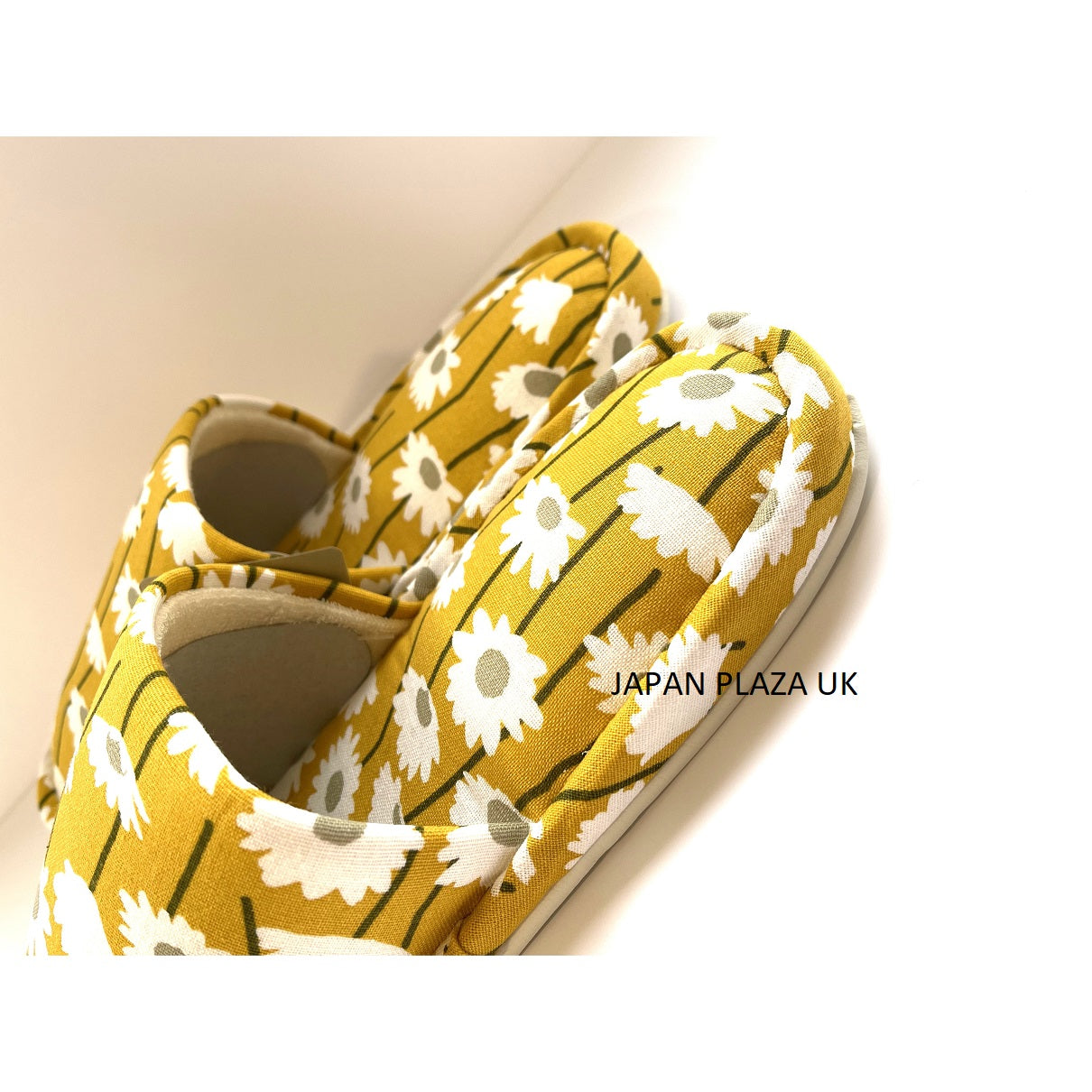 Woman Slippers with Daisy Pattern (Made in Japan) - Just £15.90! Shop now at JAPAN PLAZA UK