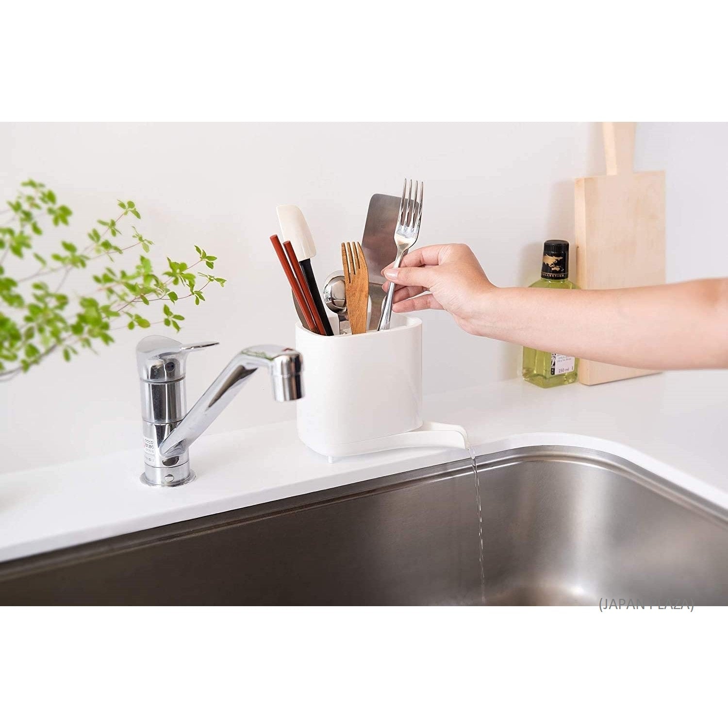 Kitchen/Bath Smart Cutlery Stand (Made in Japan) - Just £11.90! Shop now at JAPAN PLAZA UK