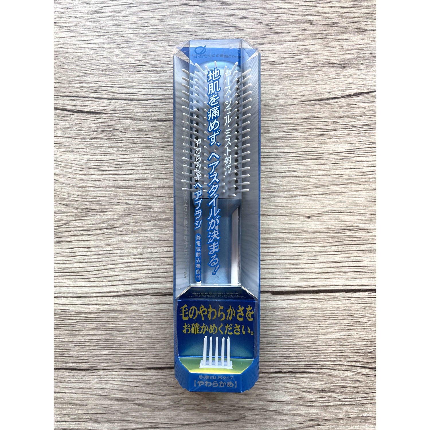 Antistatic Function Soft Hairbrush Blue (Made in Japan) - Just £9.99! Shop now at JAPAN PLAZA UK